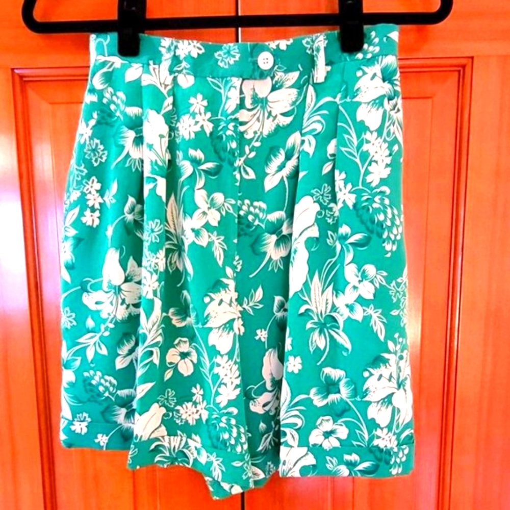 LAUREN Ralph Lauren Green Silk Shorts - Size 4